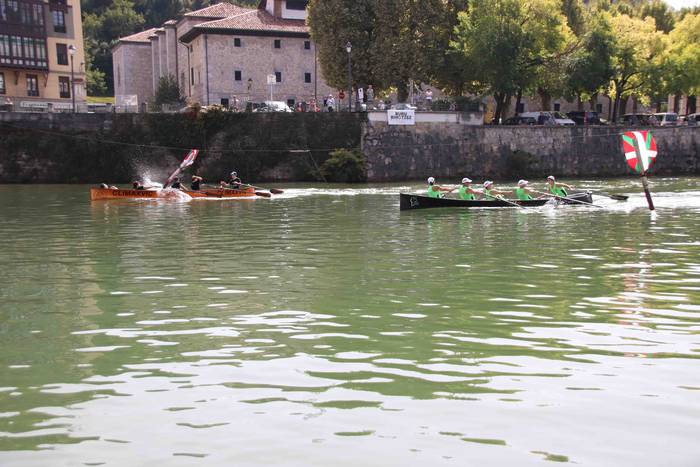 Arraunean, elkartasunez 180 1568480088809