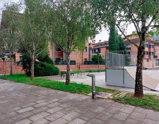 Loatzo plazan komun publikoa jarriko dute