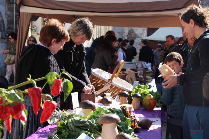 Azoka eguna ospatu dute Bera 14 1541345580777