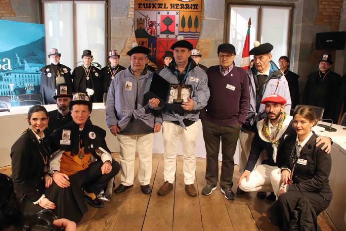 Ostegun Gizena 2020 Omenduak 1 1582211904749