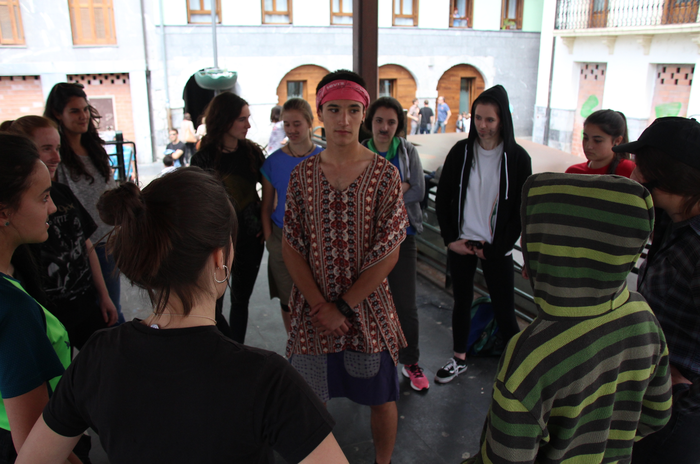 Rolak aldatzetik, gizartea a 6 1494077544827