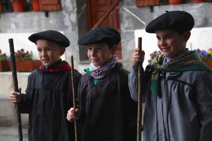 Etxe guztiak kantuz poztekoa 14 1486223320250