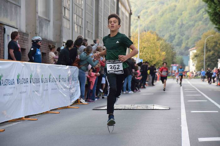 Gozatu egin dute txikienek S 46 1634039496342