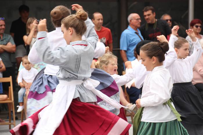 ADUNAKO AMA BIRJINAK 2017. A 8 1502798894528