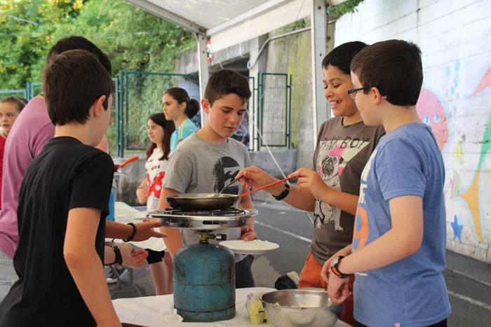 Haurrak beren dohaiak erakusten 3 1469532070990