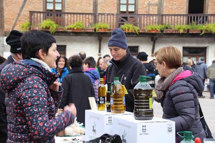 Azoka eguna Altzon 32 1481457370115