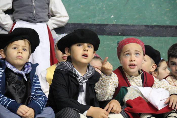 Dantzari txiki eguna anoetan 9 1463914941509