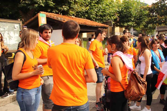 Kalean gora eta behera, kuad 87 1564506843823