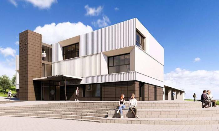 Fatxada eta estalkia berritzen hasi dira Atxulondon