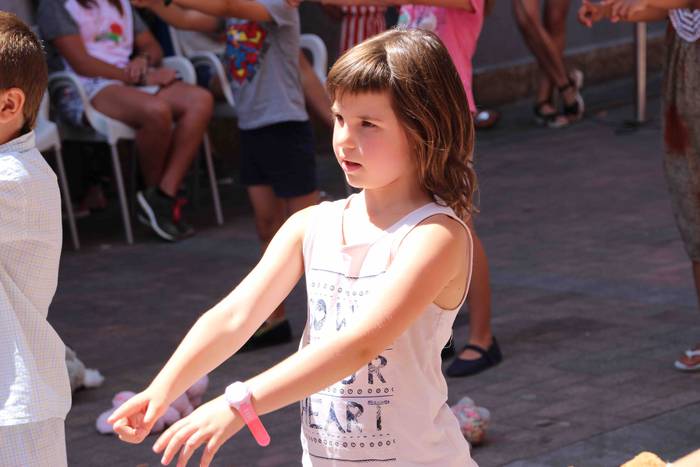 Tripa beteta, dantzan pasa d 44 1563205336389