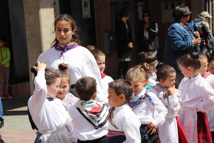 Dantzan ospatu dute Sutarrir 55 1557663401901