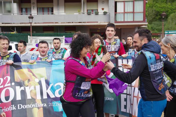 korrika, furgonetatik, Anoet 32 1649421138747