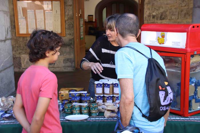 Argazki kamerak eskuan hartu 18 1569759114754